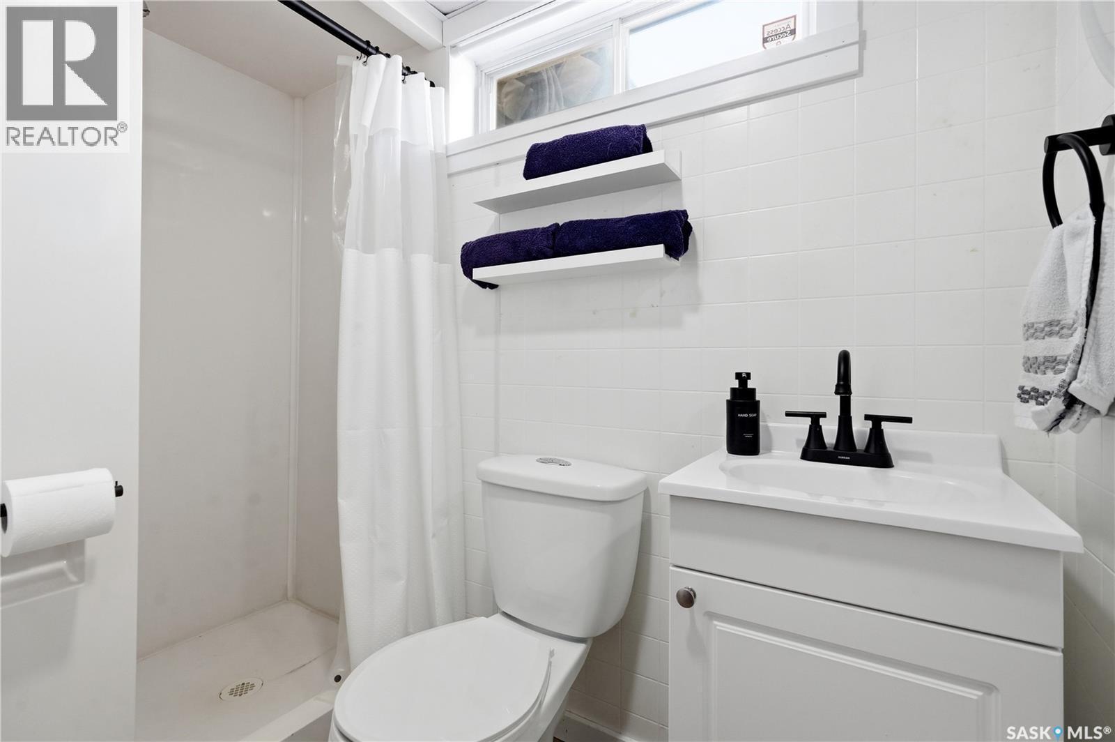1120 Broadway Avenue E, Regina, SK - Indoor Photo Showing Bathroom