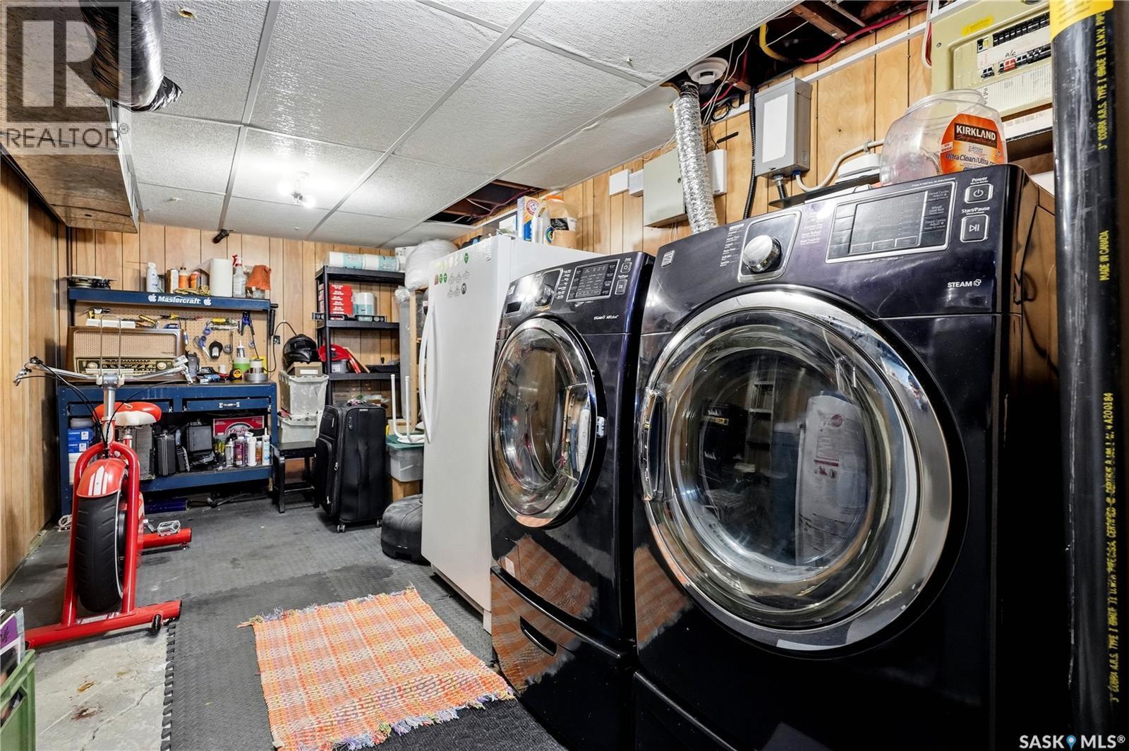 1120 Broadway Avenue E, Regina, SK - Indoor Photo Showing Laundry Room