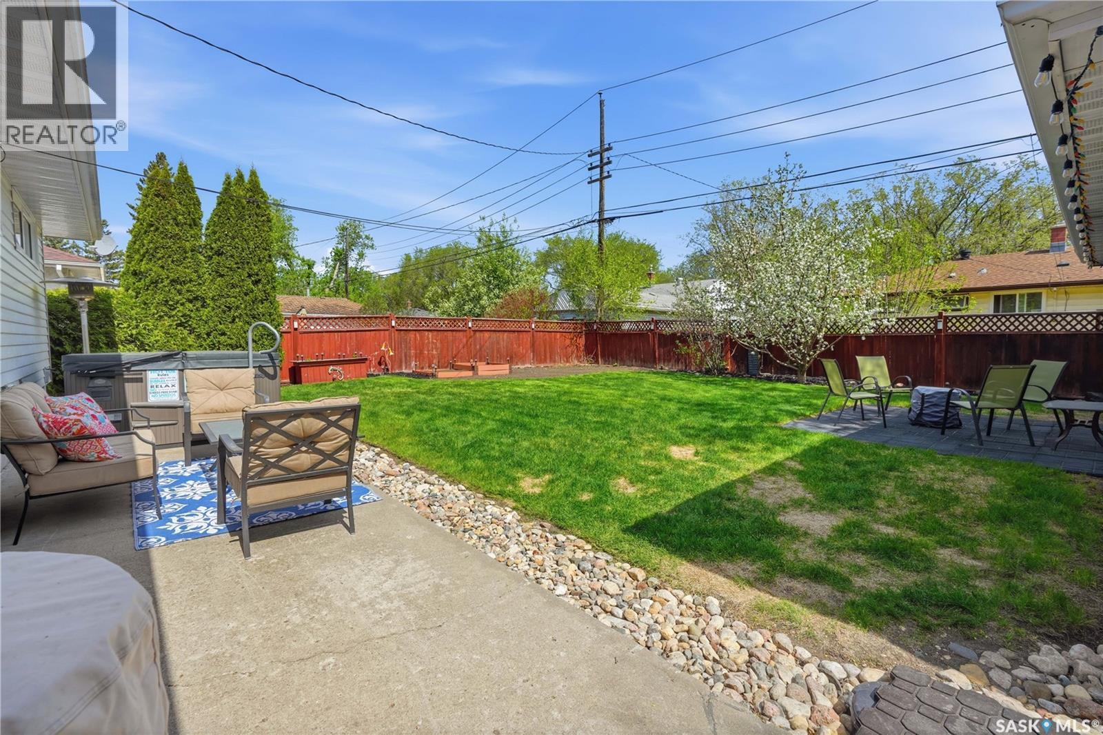 1120 Broadway Avenue E, Regina, SK - Outdoor