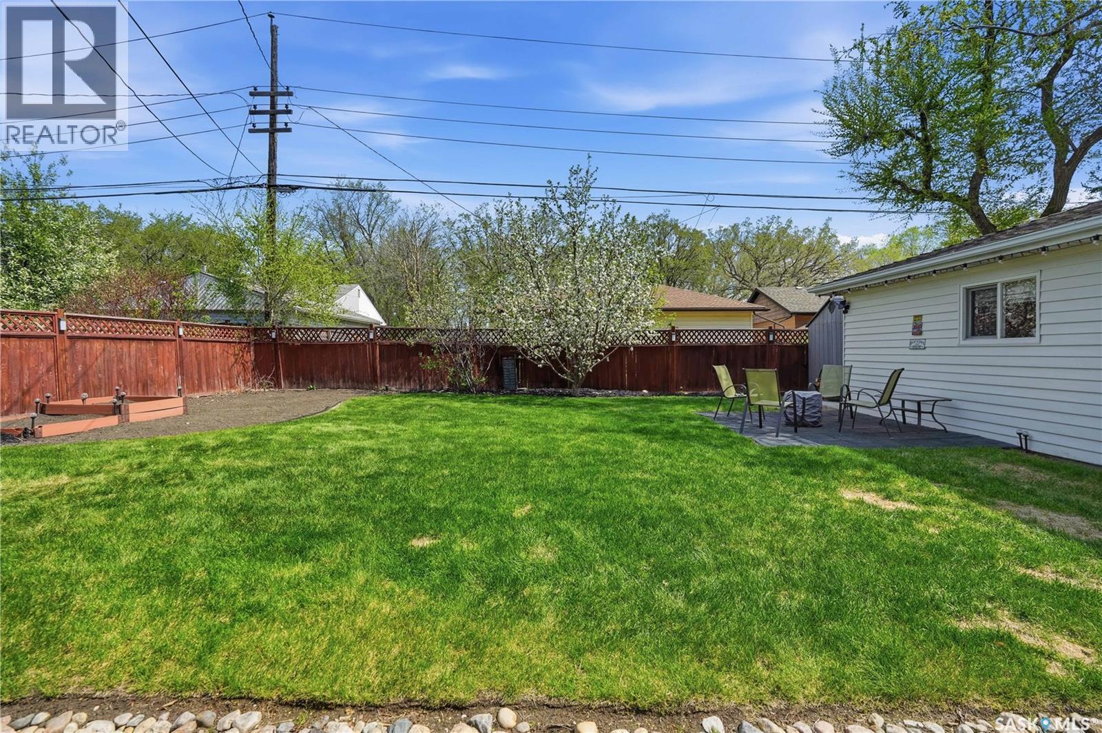 1120 Broadway Avenue E, Regina, SK - Outdoor