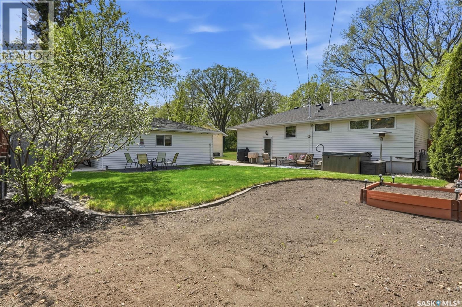 1120 Broadway Avenue E, Regina, SK - Outdoor