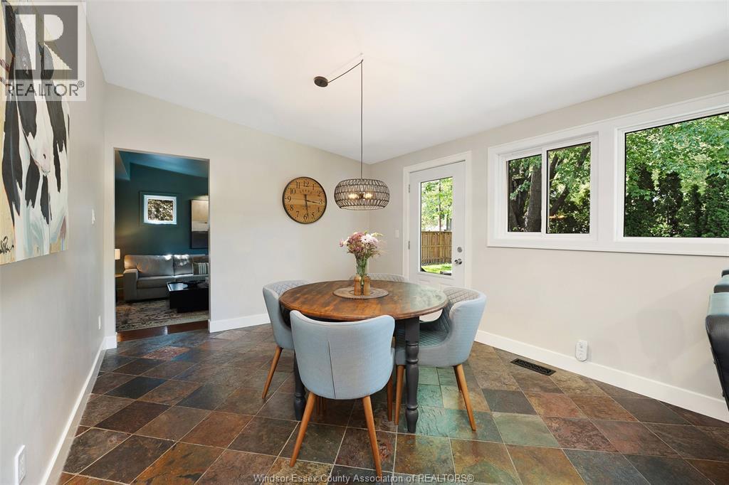 382 Barry, Tecumseh, ON - Indoor Photo Showing Dining Room