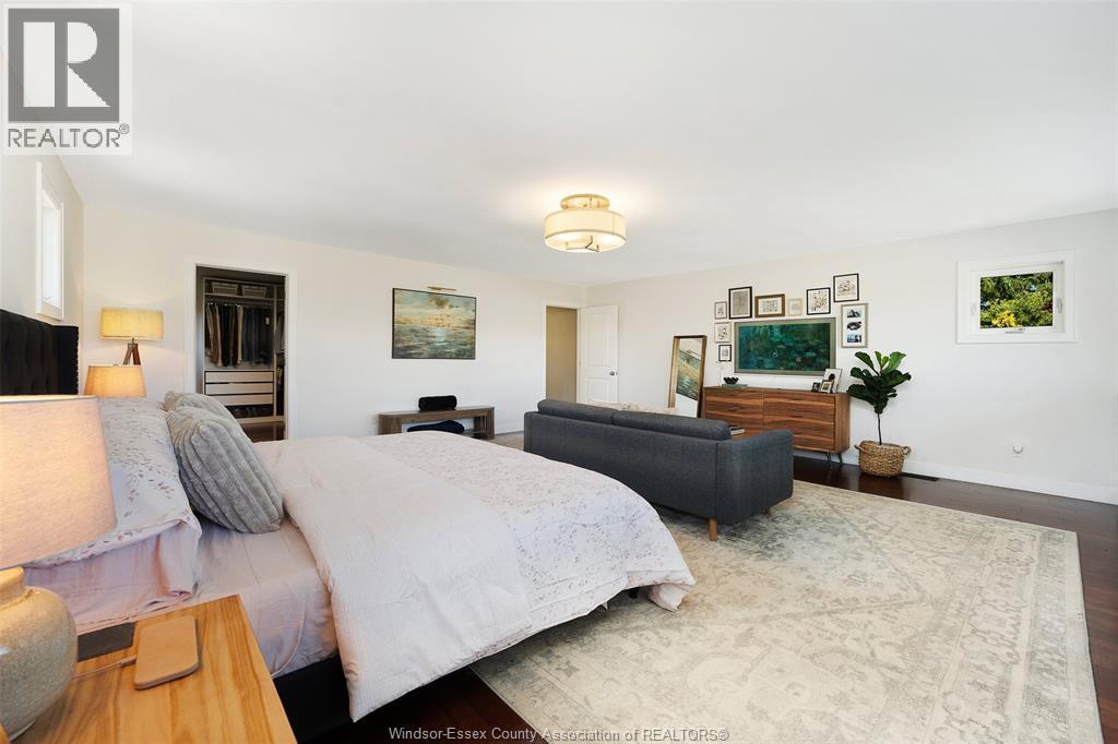 382 Barry, Tecumseh, ON - Indoor Photo Showing Bedroom