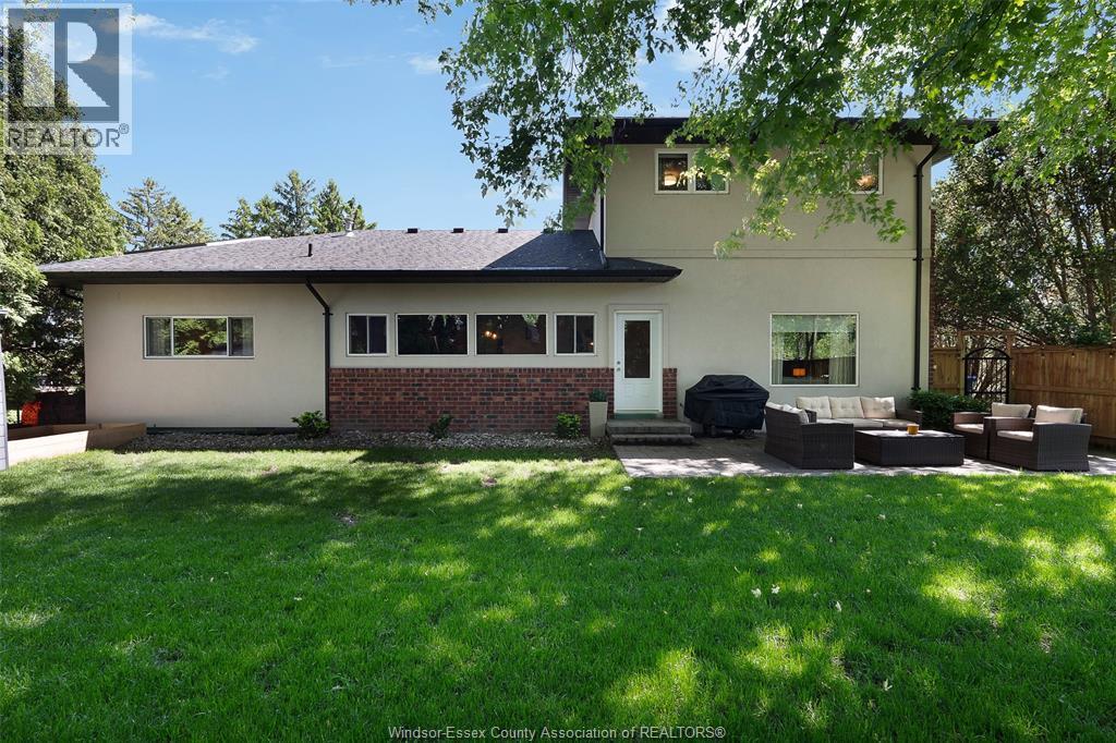 382 Barry, Tecumseh, ON - Outdoor