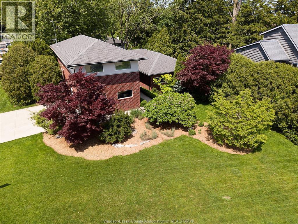 382 Barry, Tecumseh, ON - Outdoor