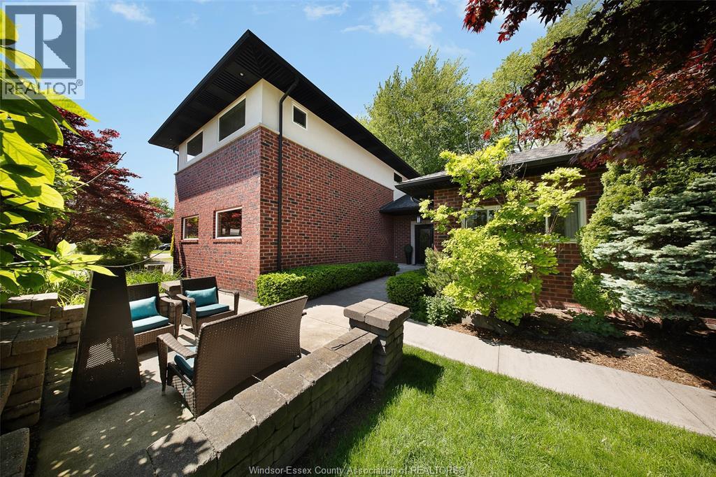 382 Barry, Tecumseh, ON - Outdoor