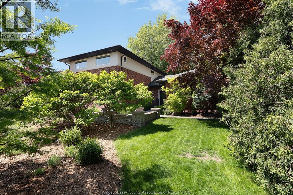 382 Barry, Tecumseh, ON - Outdoor