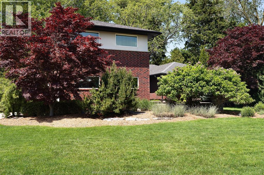 382 Barry, Tecumseh, ON - Outdoor