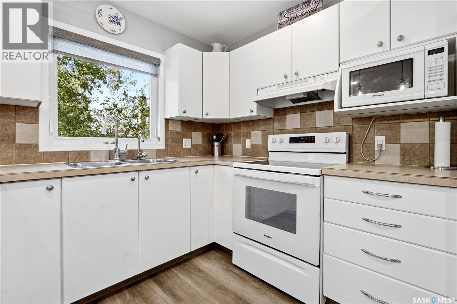 90 Edenwold Crescent, Regina, SK - Indoor Photo Showing Kitchen With Double Sink