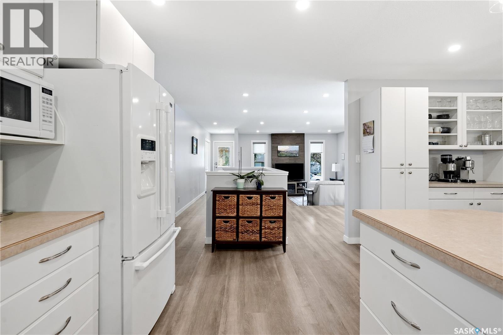 90 Edenwold Crescent, Regina, SK - Indoor Photo Showing Kitchen