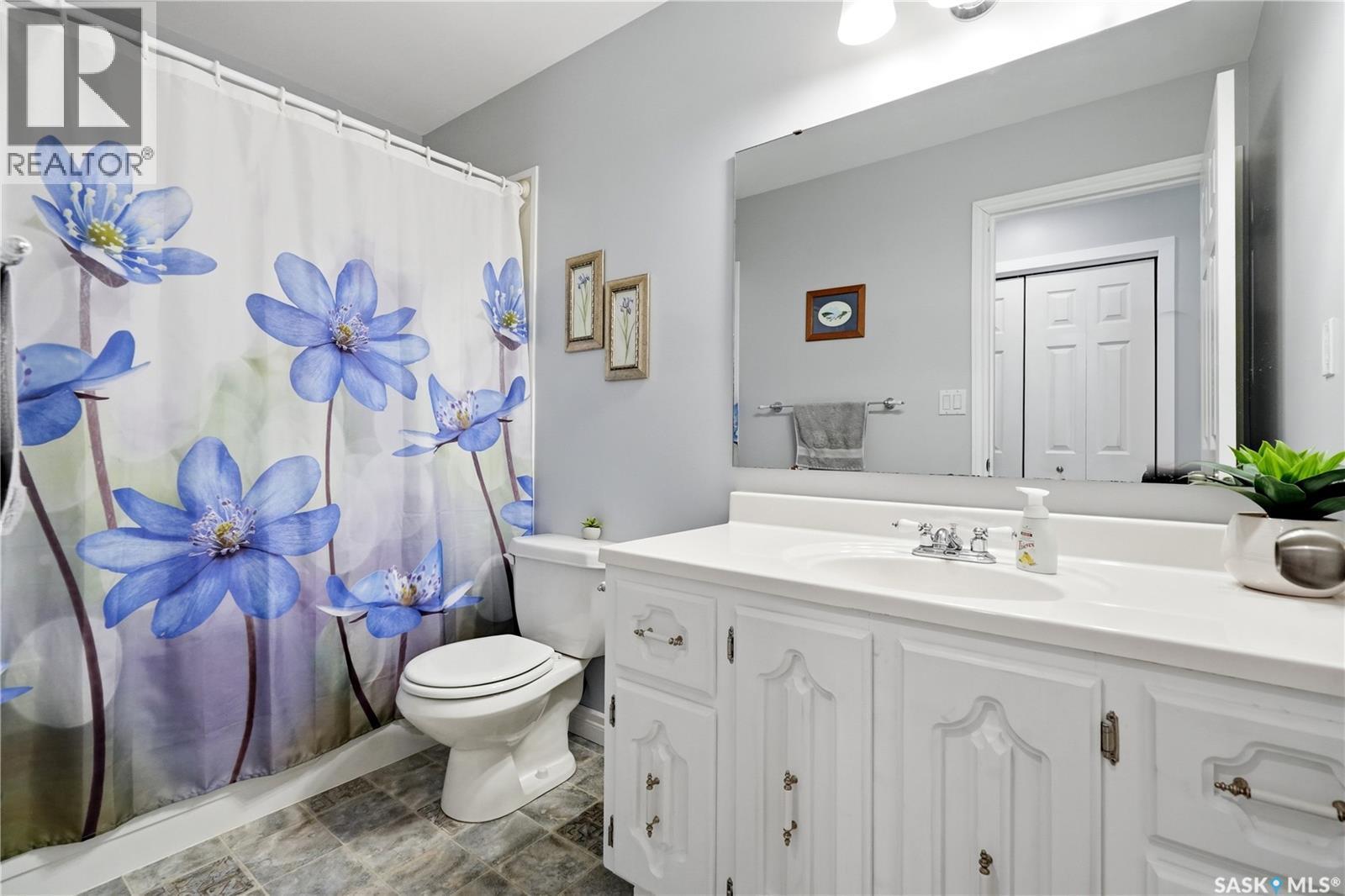 90 Edenwold Crescent, Regina, SK - Indoor Photo Showing Bathroom