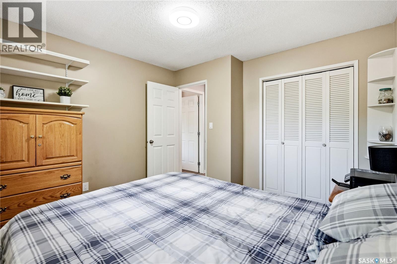 90 Edenwold Crescent, Regina, SK - Indoor Photo Showing Bedroom