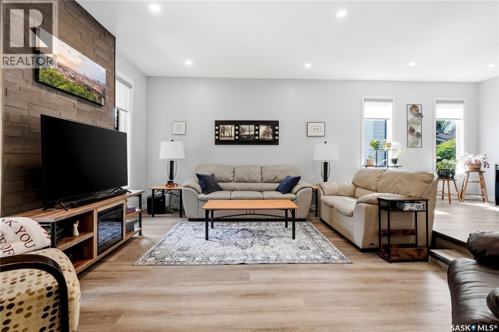 90 Edenwold Crescent, Regina, SK - Indoor Photo Showing Living Room
