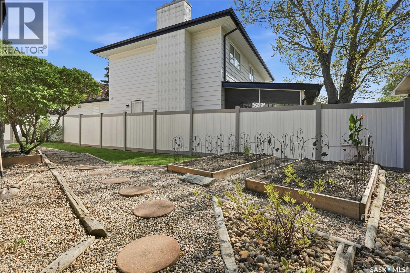 90 Edenwold Crescent, Regina, SK - Outdoor