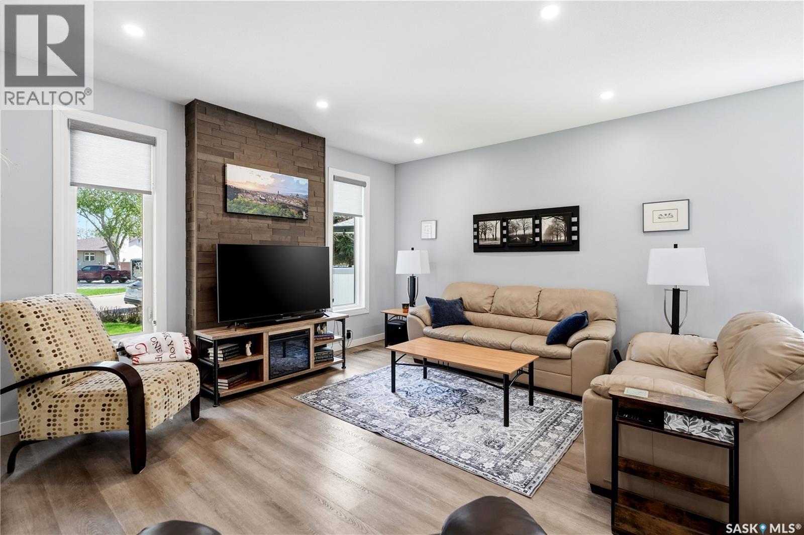 90 Edenwold Crescent, Regina, SK - Indoor Photo Showing Living Room
