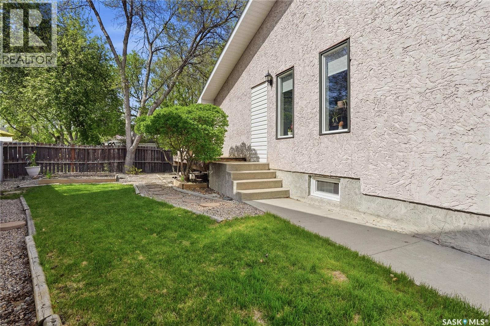 90 Edenwold Crescent, Regina, SK - Outdoor