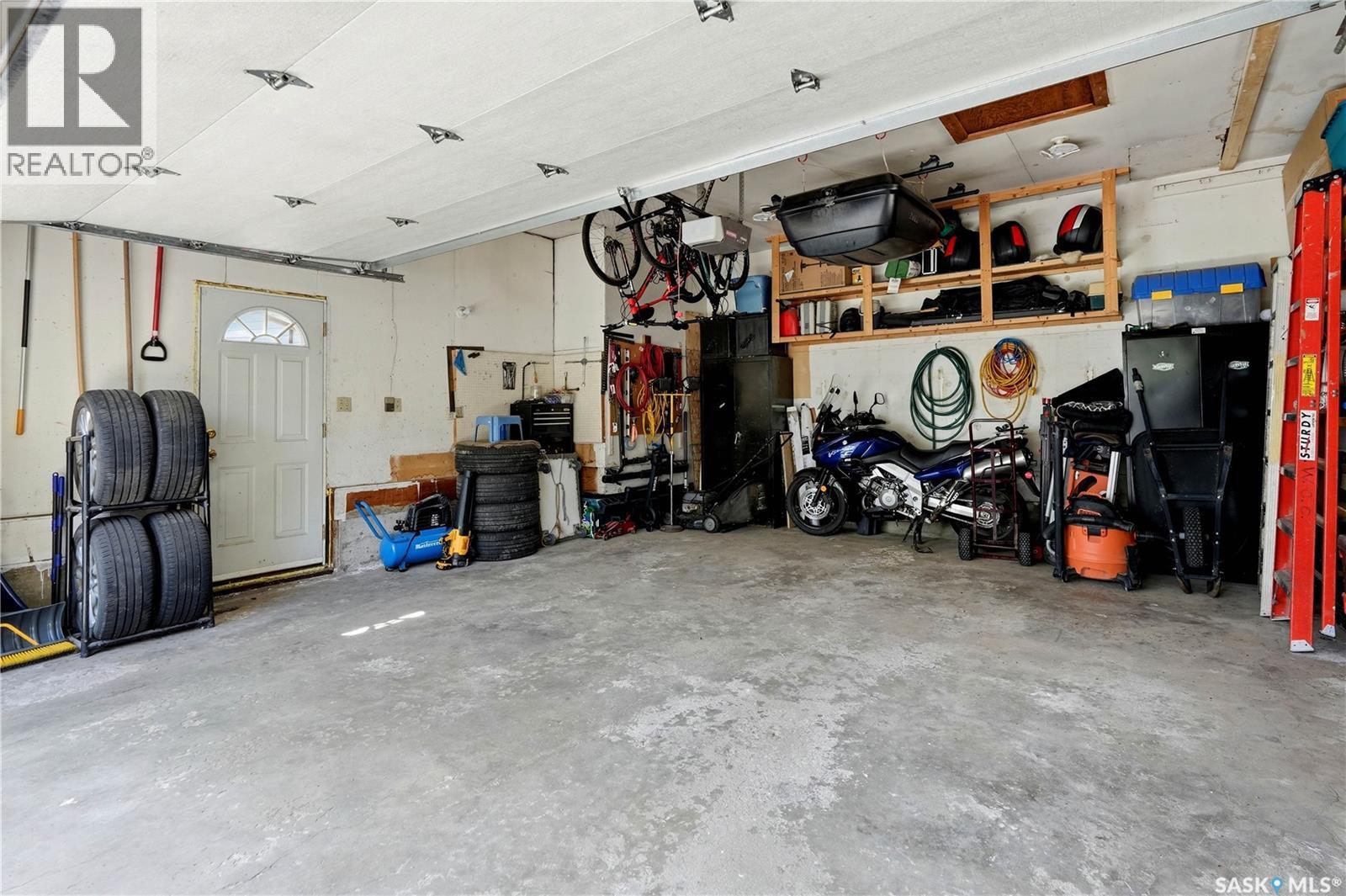 90 Edenwold Crescent, Regina, SK - Indoor Photo Showing Garage