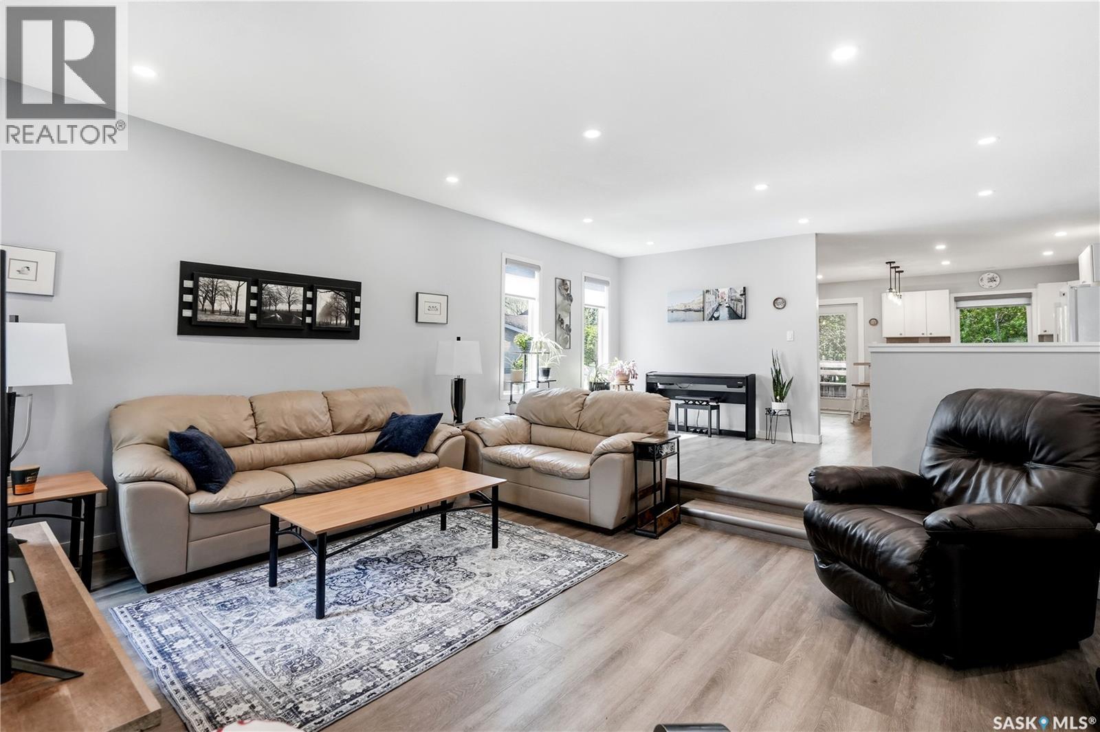 90 Edenwold Crescent, Regina, SK - Indoor Photo Showing Living Room