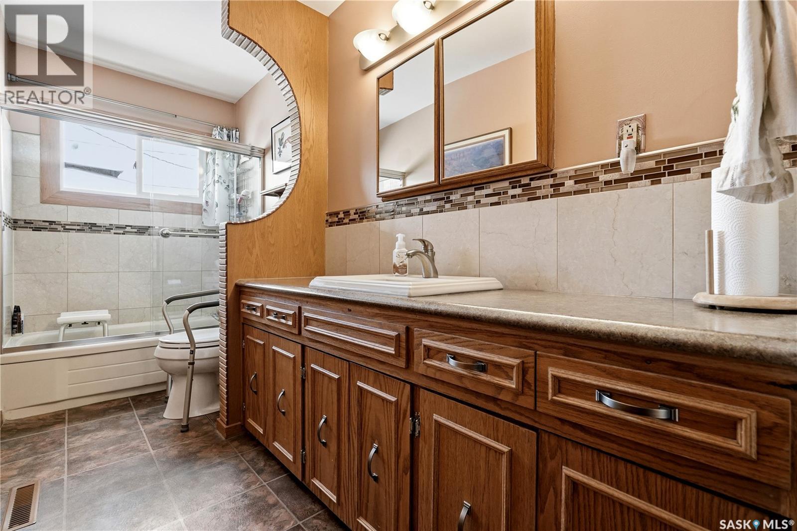 104 Marsh Crescent, Regina, SK - Indoor Photo Showing Bathroom