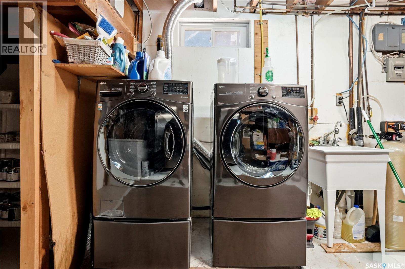 104 Marsh Crescent, Regina, SK - Indoor Photo Showing Laundry Room
