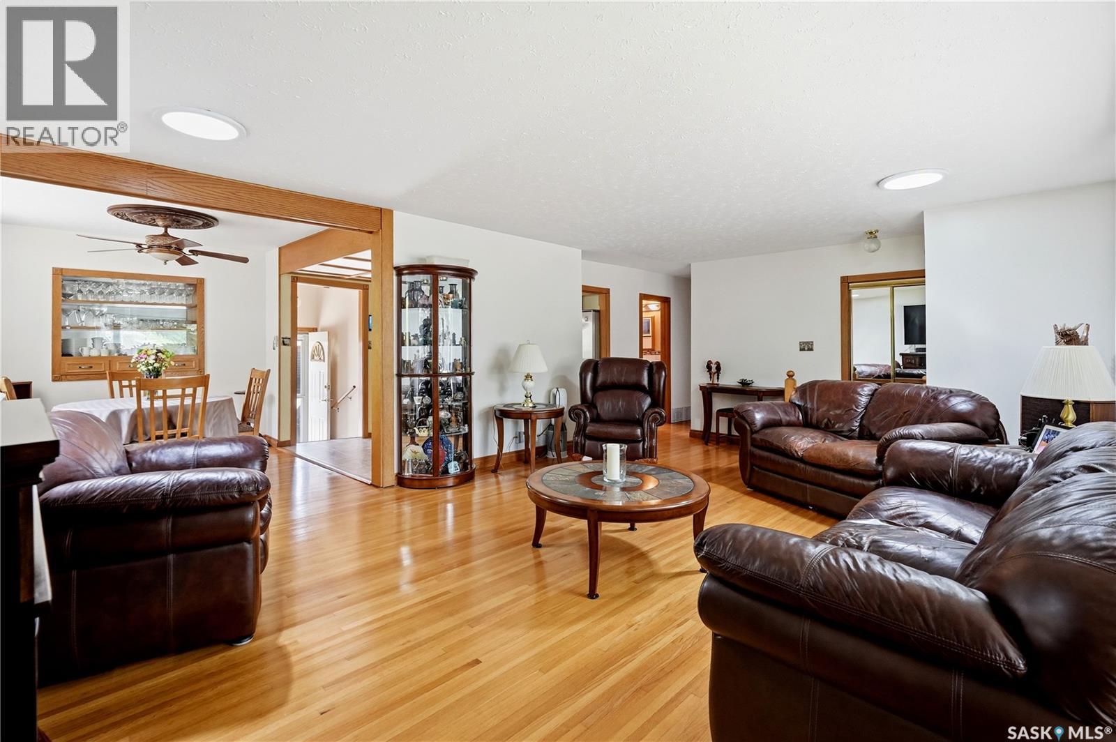 104 Marsh Crescent, Regina, SK - Indoor Photo Showing Living Room