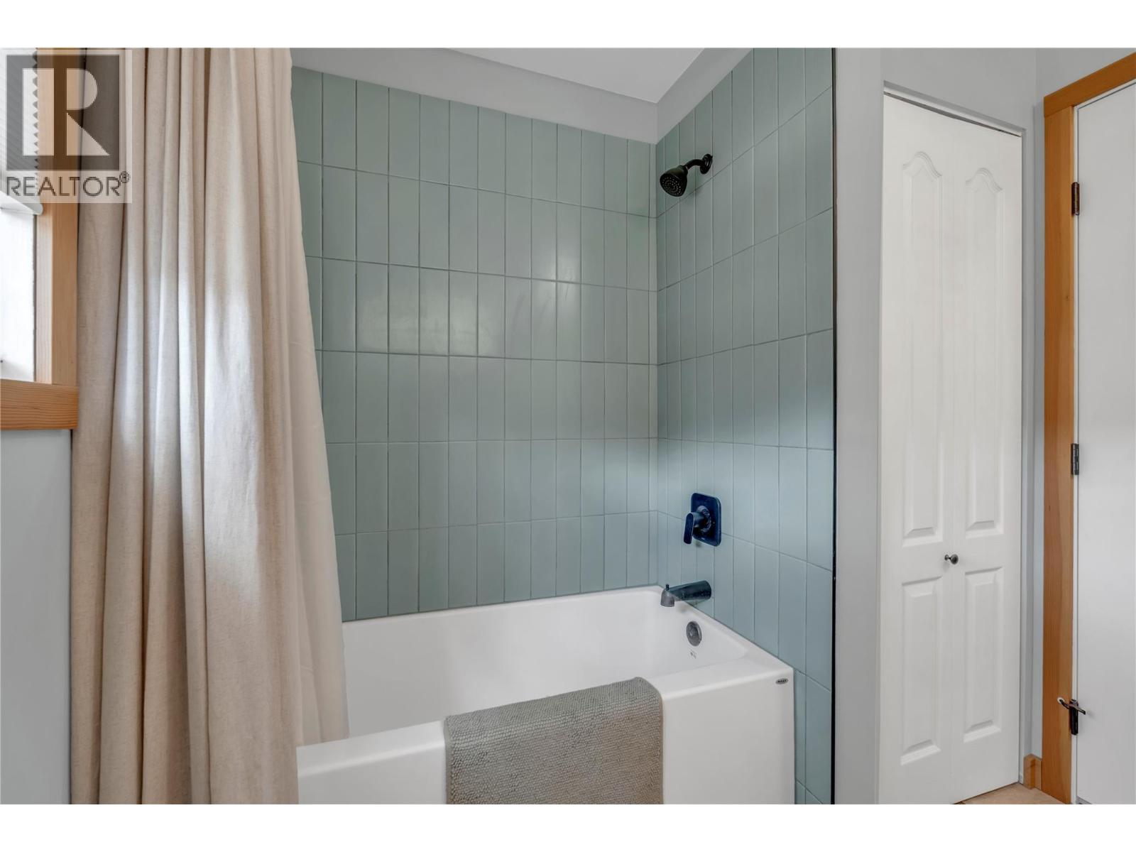 212 Carr Crescent, Oliver, BC