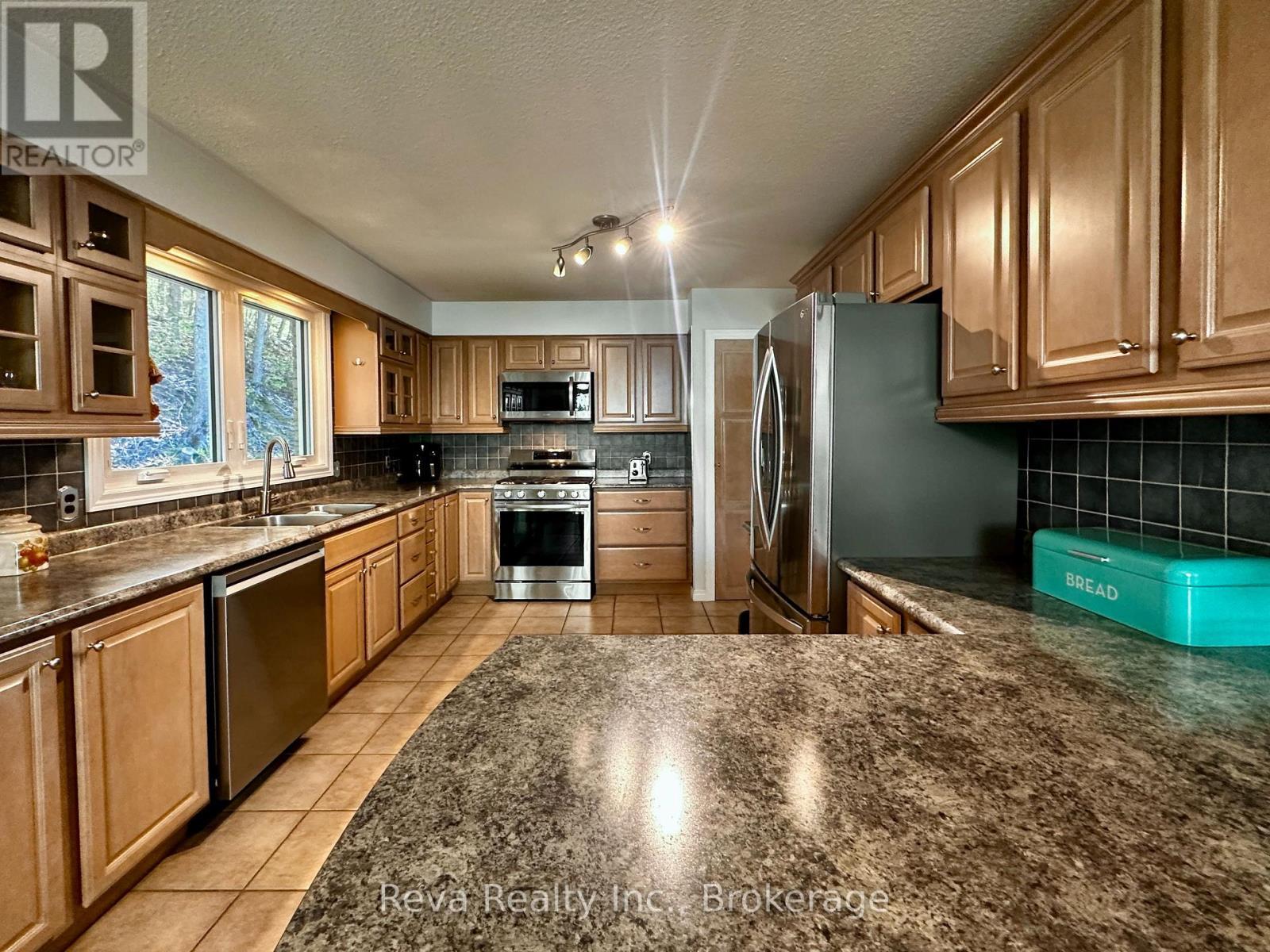 Kitchen - 11 Ridge Road, Bancroft (Bancroft Ward), ON - Indoor Photo Showing Kitchen With Double Sink