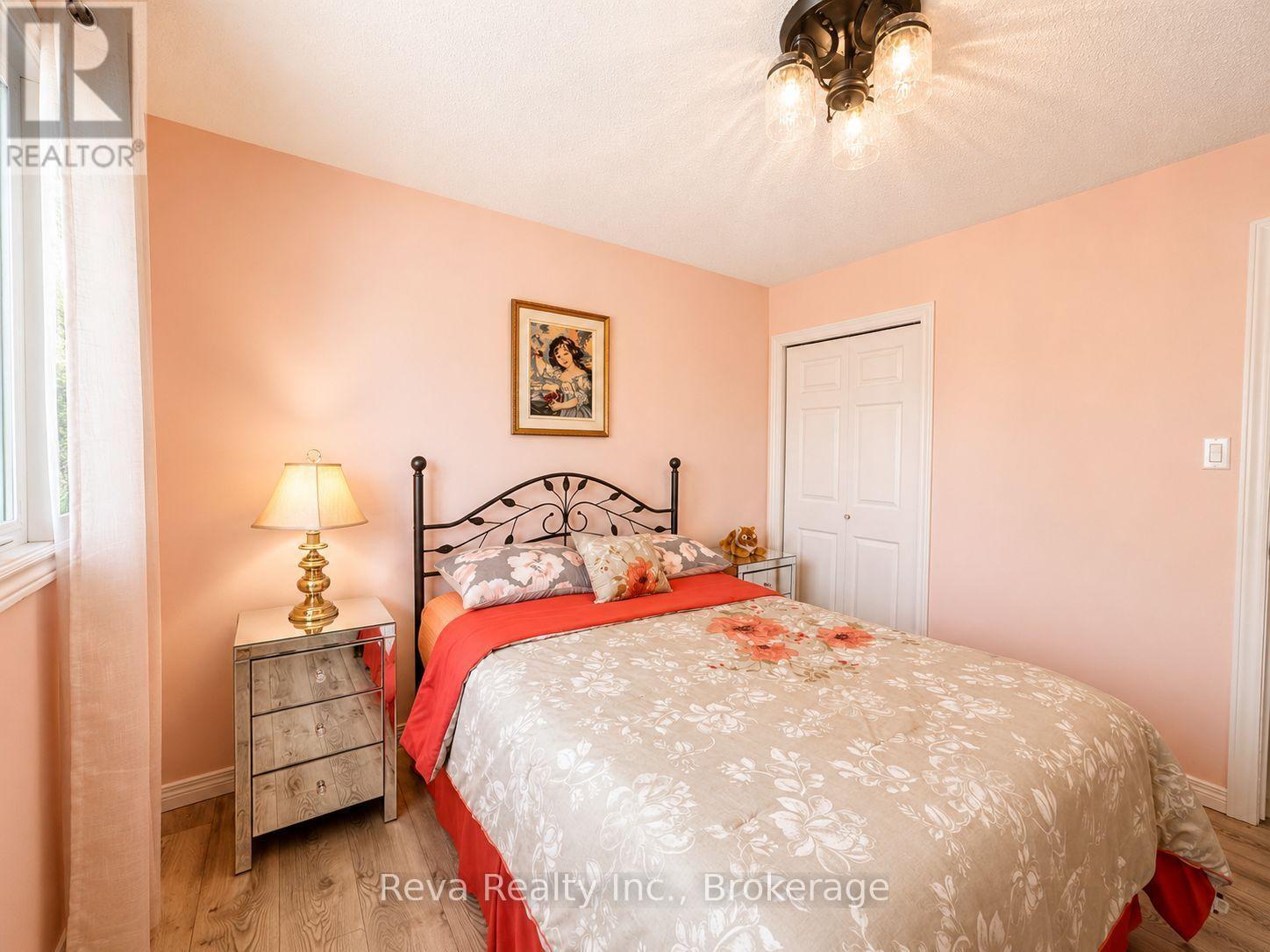 11 Ridge Road, Bancroft (Bancroft Ward), ON - Indoor Photo Showing Bedroom