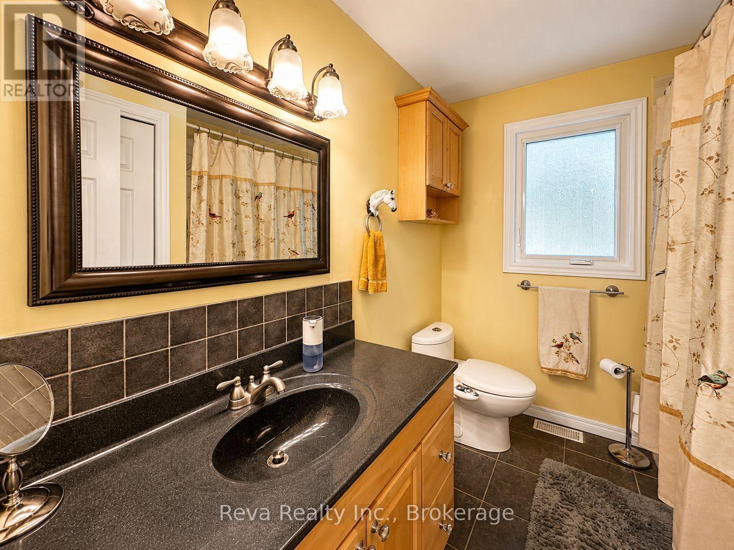 11 Ridge Road, Bancroft (Bancroft Ward), ON - Indoor Photo Showing Bathroom