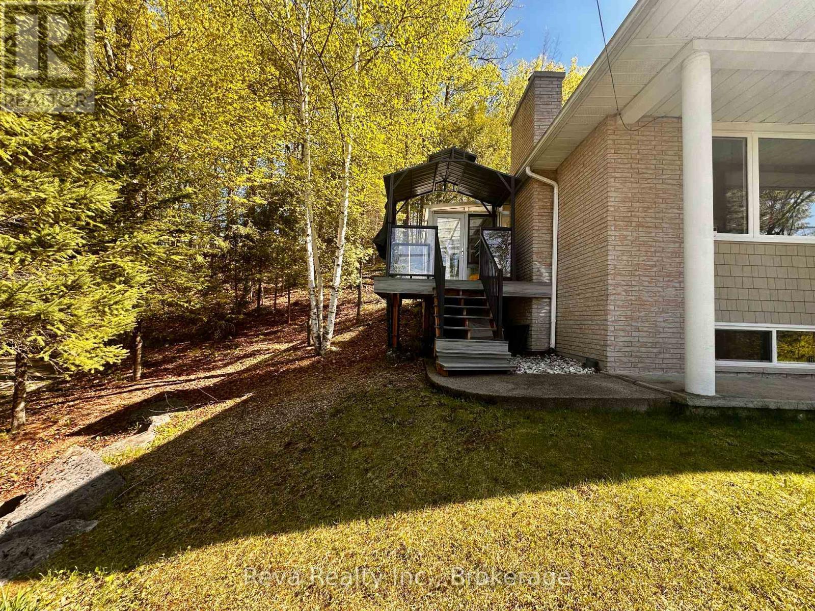 Sunroom and Deck - 11 Ridge Road, Bancroft (Bancroft Ward), ON - Outdoor