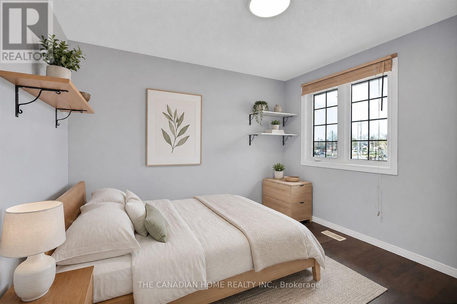 10 Jonathon Court, Hamilton, ON - Indoor Photo Showing Bedroom