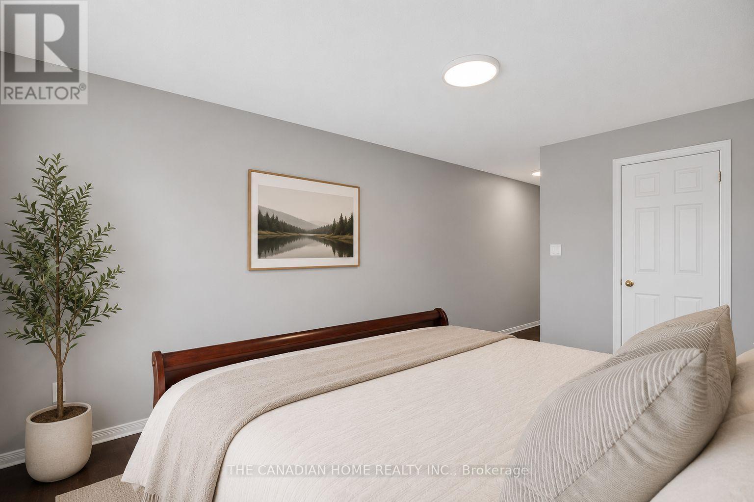 10 Jonathon Court, Hamilton, ON - Indoor Photo Showing Bedroom