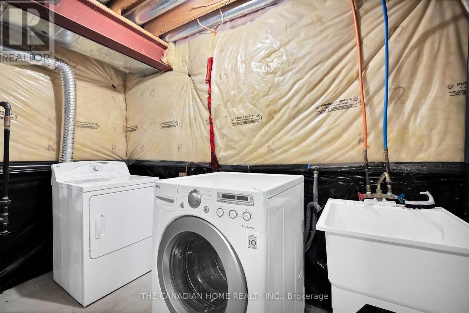 10 Jonathon Court, Hamilton, ON - Indoor Photo Showing Laundry Room