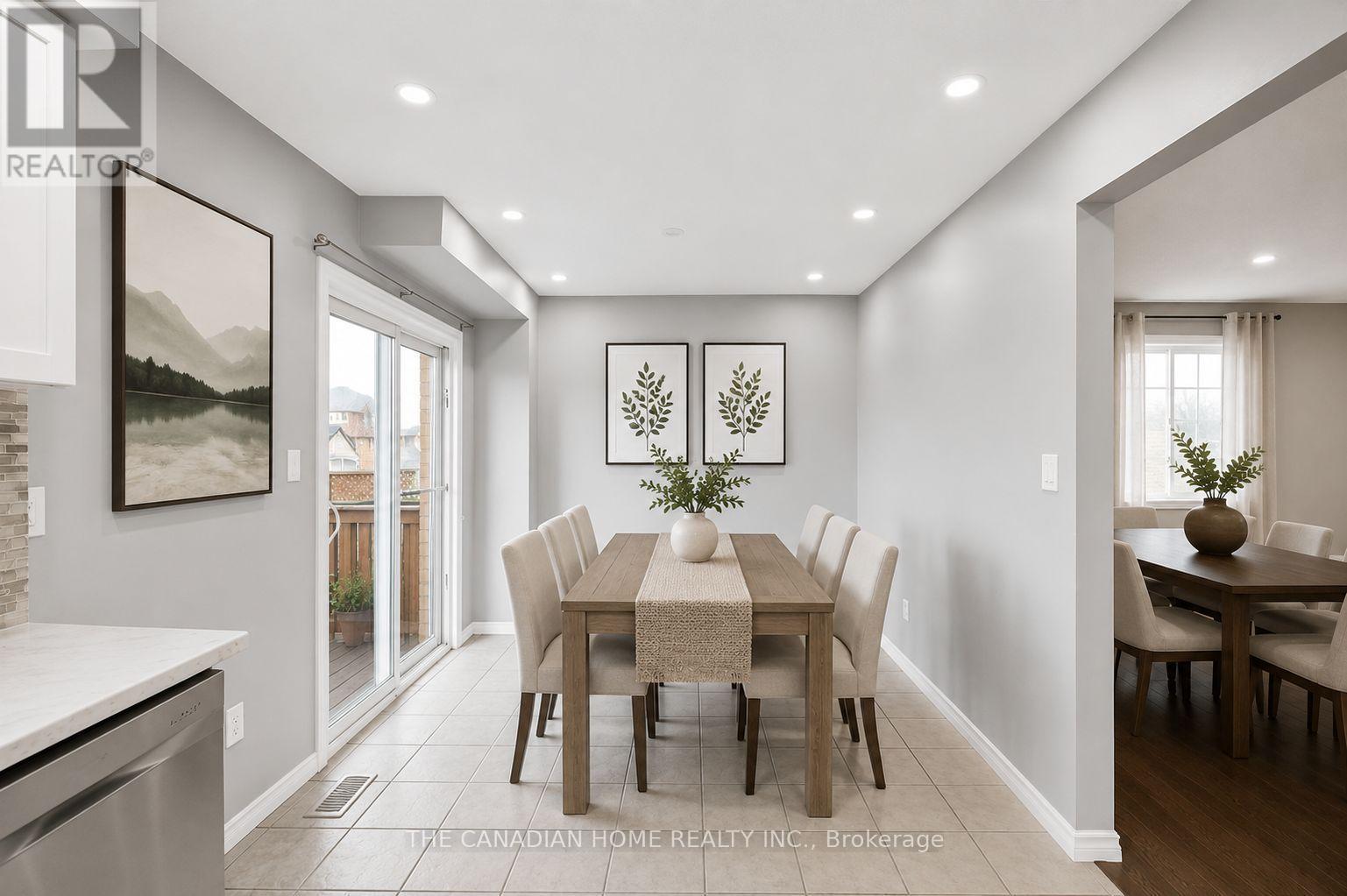 10 Jonathon Court, Hamilton, ON - Indoor Photo Showing Dining Room