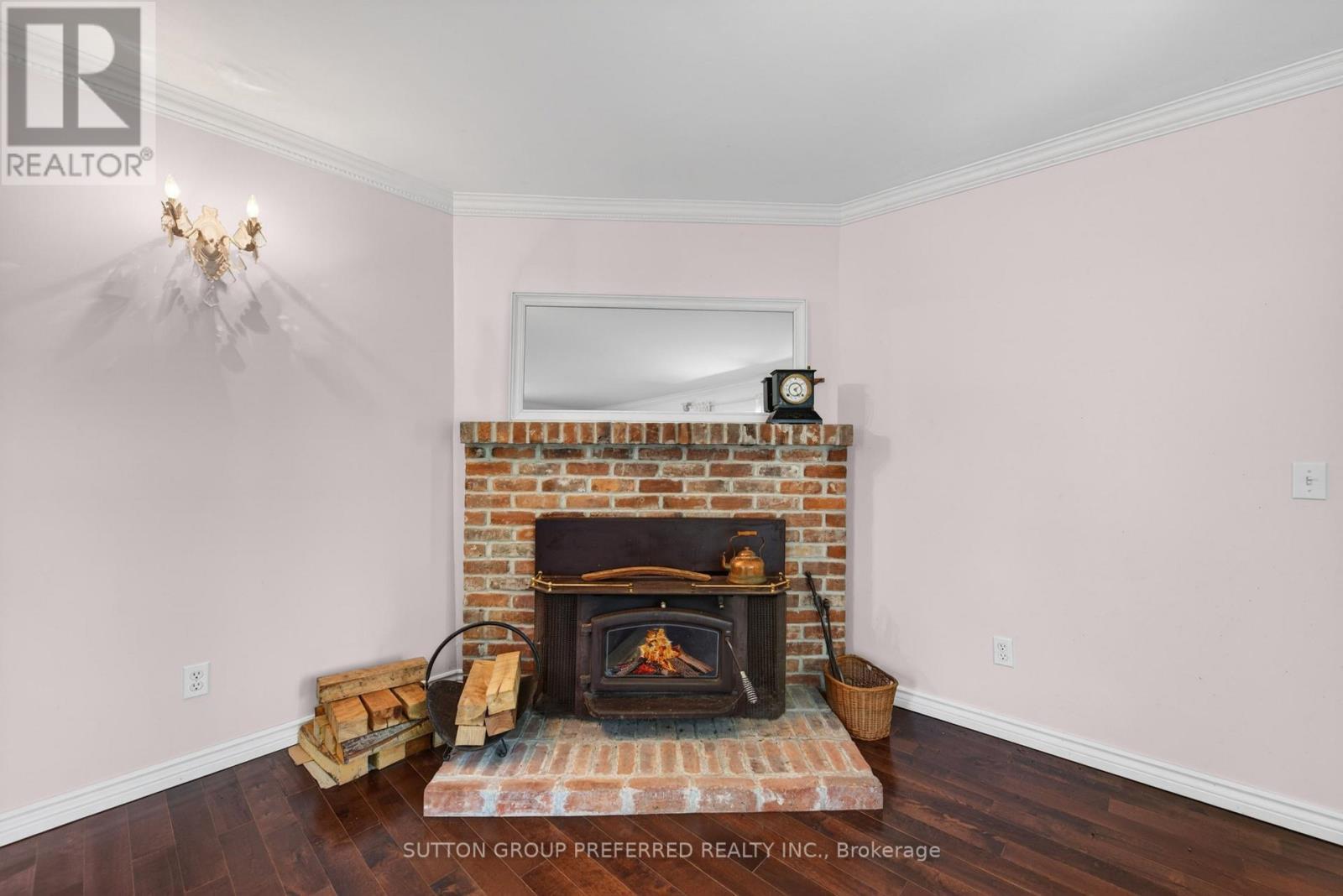 15772 Turin Line, Chatham-Kent, ON - Indoor Photo Showing Living Room With Fireplace
