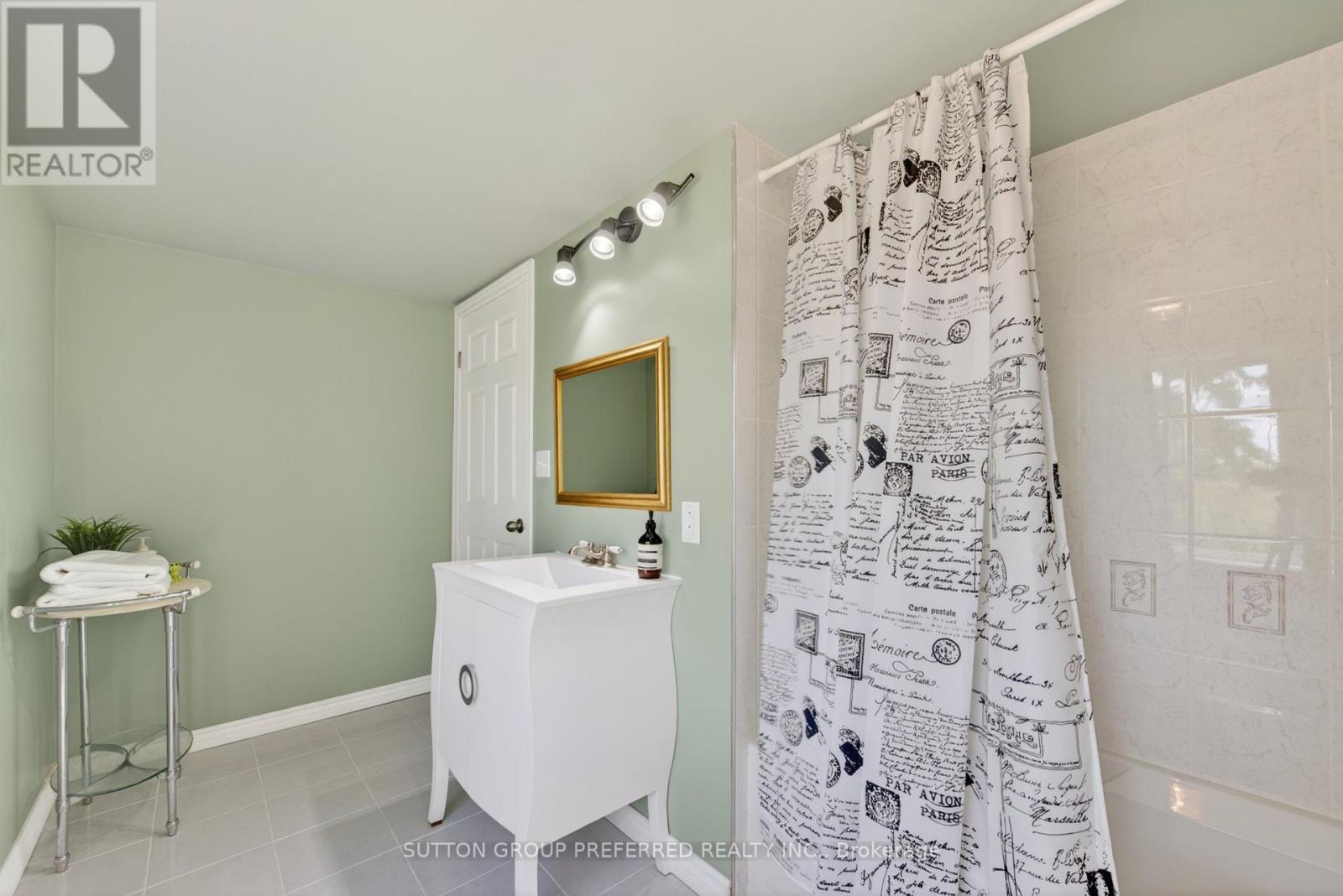 15772 Turin Line, Chatham-Kent, ON - Indoor Photo Showing Bathroom