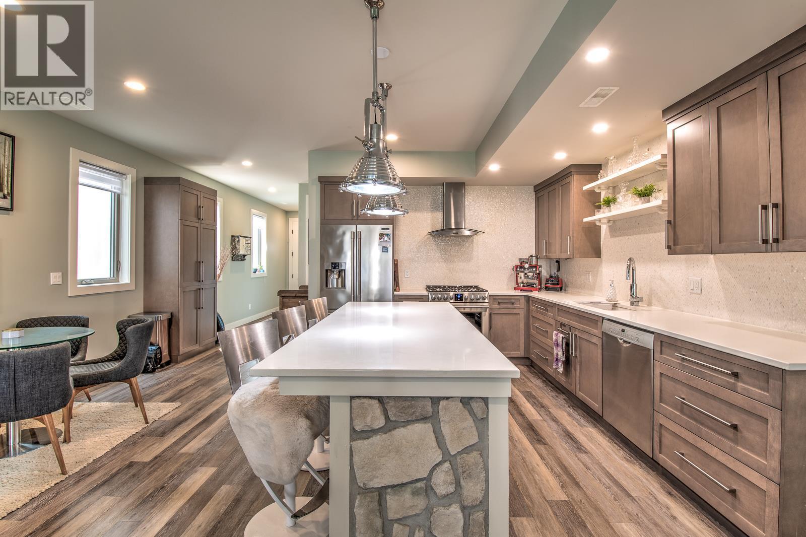 7373 Brooks Lane Unit# 11, Vernon, BC - Indoor Photo Showing Kitchen With Upgraded Kitchen