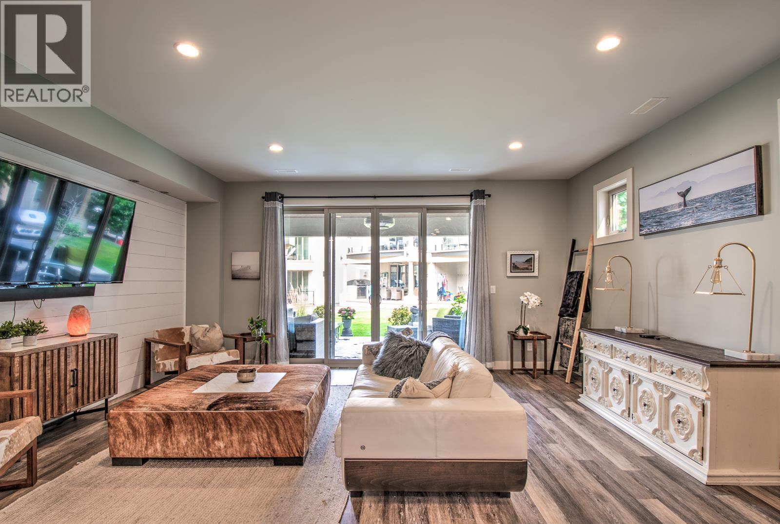 7373 Brooks Lane Unit# 11, Vernon, BC - Indoor Photo Showing Living Room