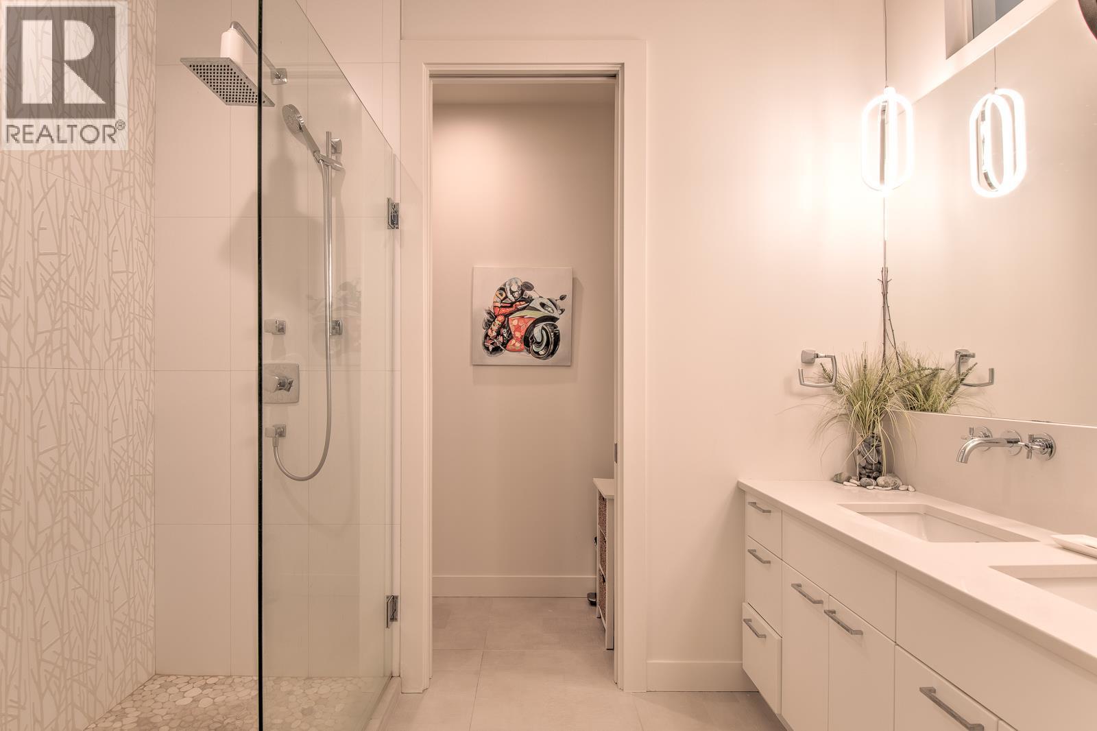 7373 Brooks Lane Unit# 11, Vernon, BC - Indoor Photo Showing Bathroom