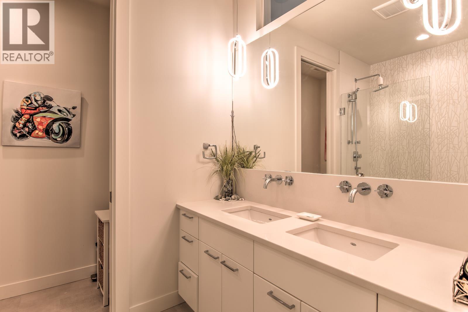 7373 Brooks Lane Unit# 11, Vernon, BC - Indoor Photo Showing Bathroom