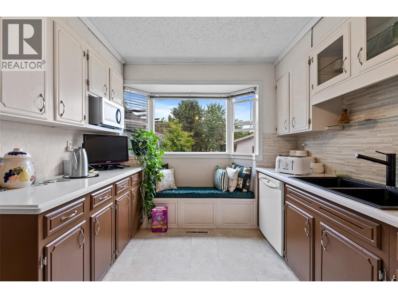 2436 Apollo Road, West Kelowna, BC - Indoor Photo Showing Kitchen With Double Sink