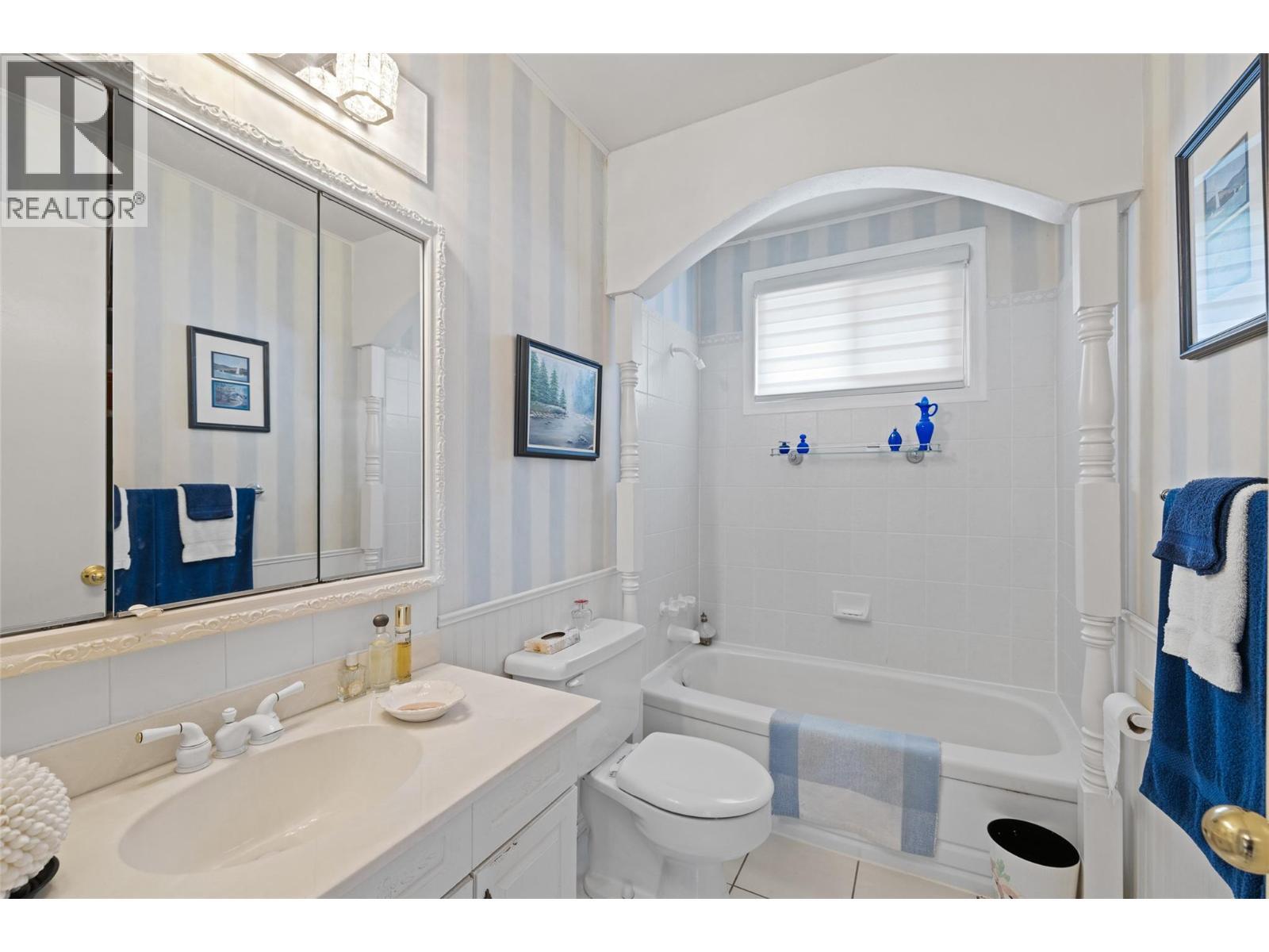 2436 Apollo Road, West Kelowna, BC - Indoor Photo Showing Bathroom
