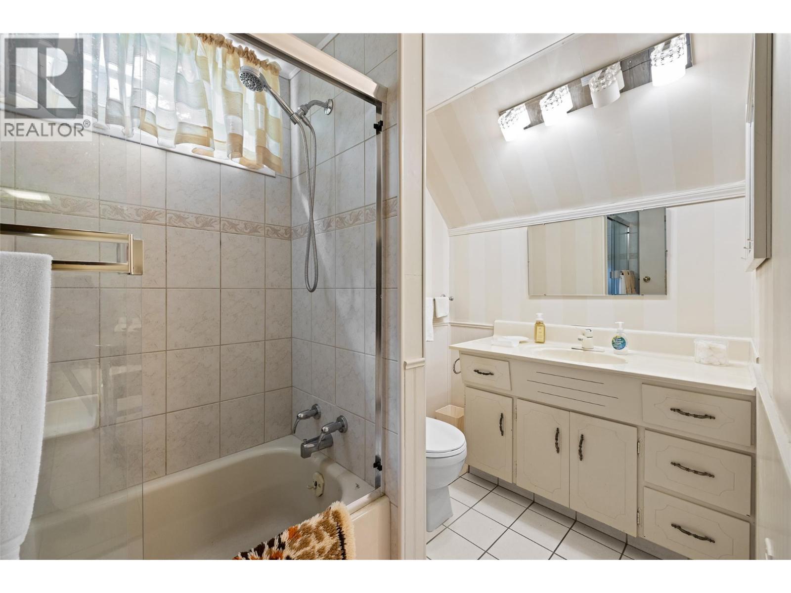 2436 Apollo Road, West Kelowna, BC - Indoor Photo Showing Bathroom