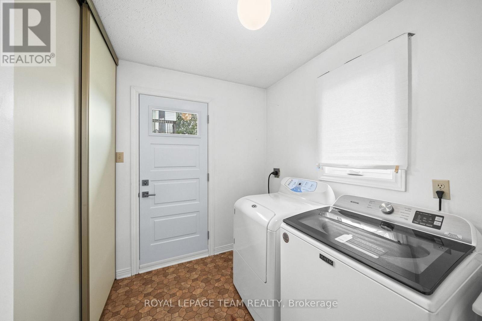 28 Parmalea Crescent, Ottawa, ON - Indoor Photo Showing Laundry Room