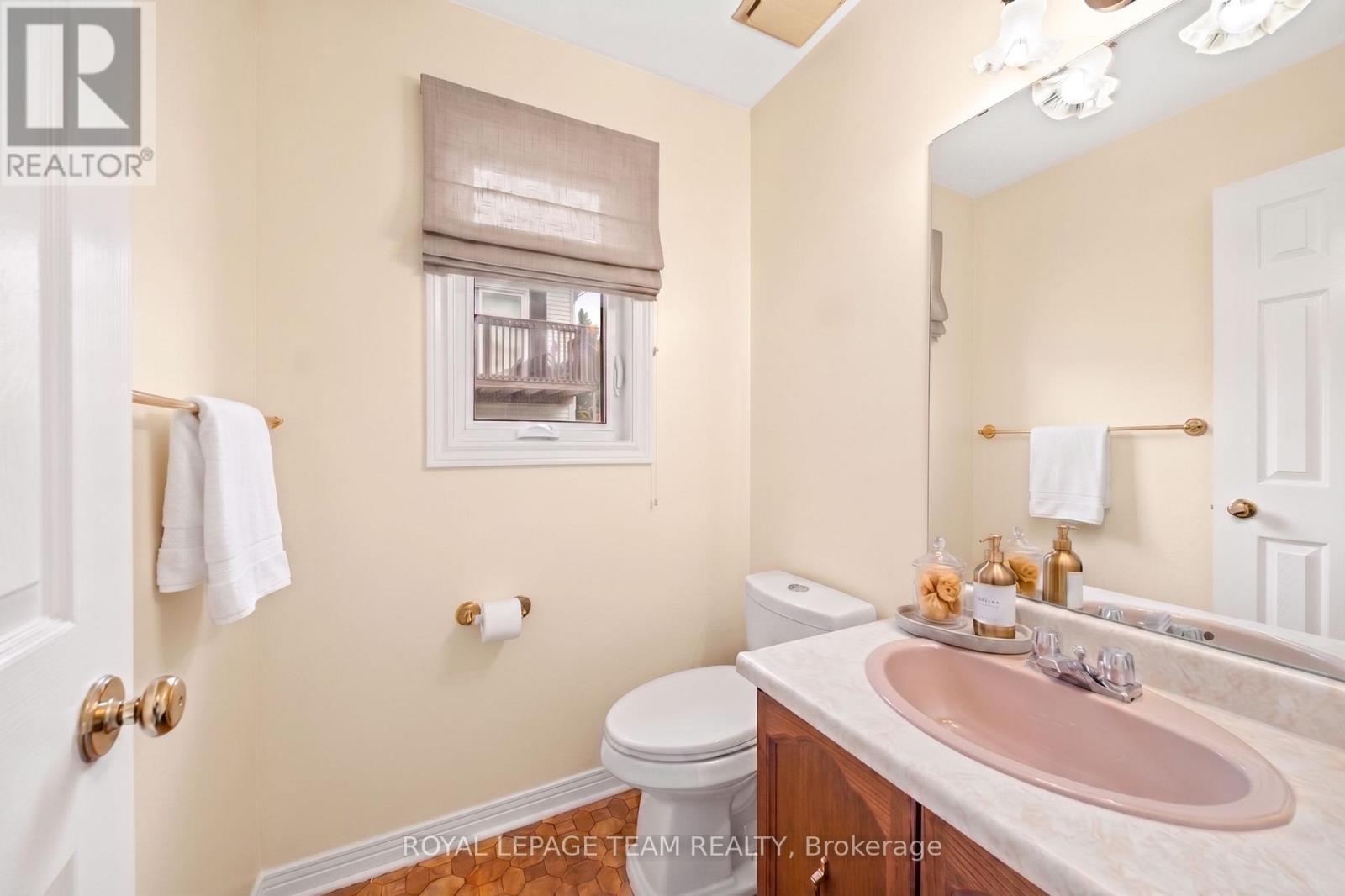 28 Parmalea Crescent, Ottawa, ON - Indoor Photo Showing Bathroom