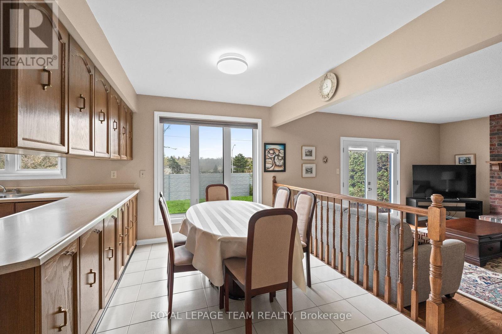 Eat in Kitchen - 28 Parmalea Crescent, Ottawa, ON - Indoor