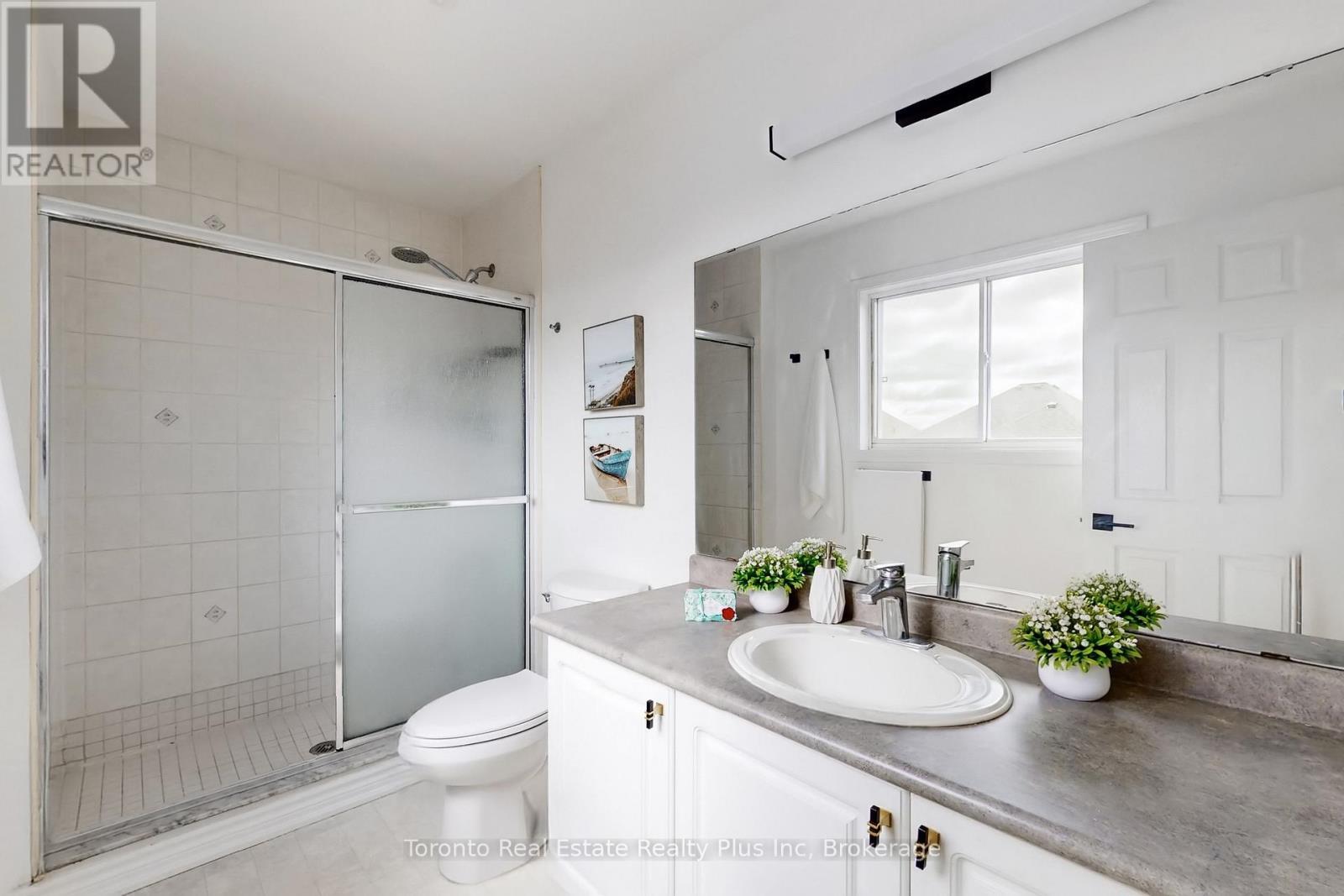 1303 Macinally Court, Oshawa, ON - Indoor Photo Showing Bathroom