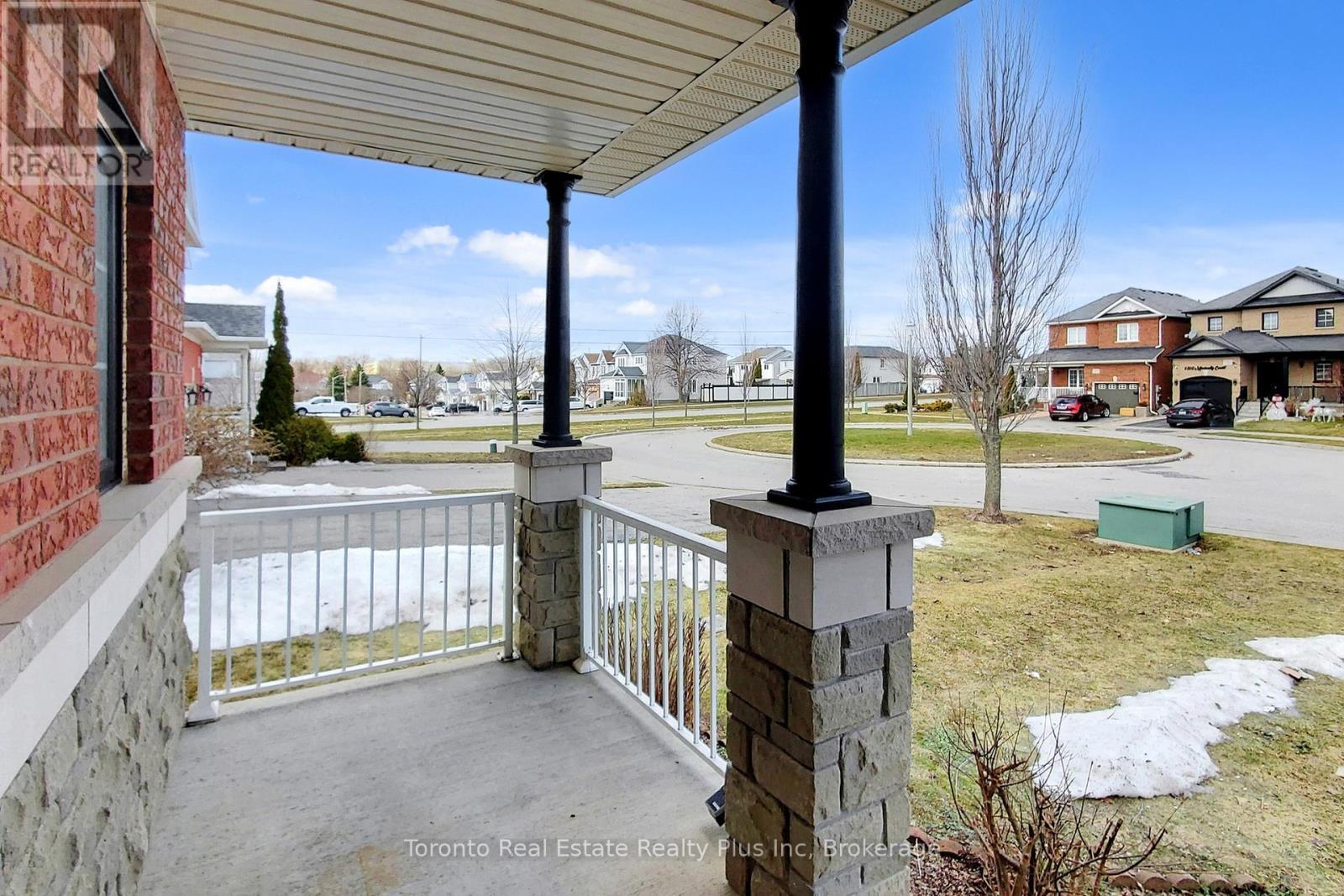 1303 Macinally Court, Oshawa, ON - Outdoor