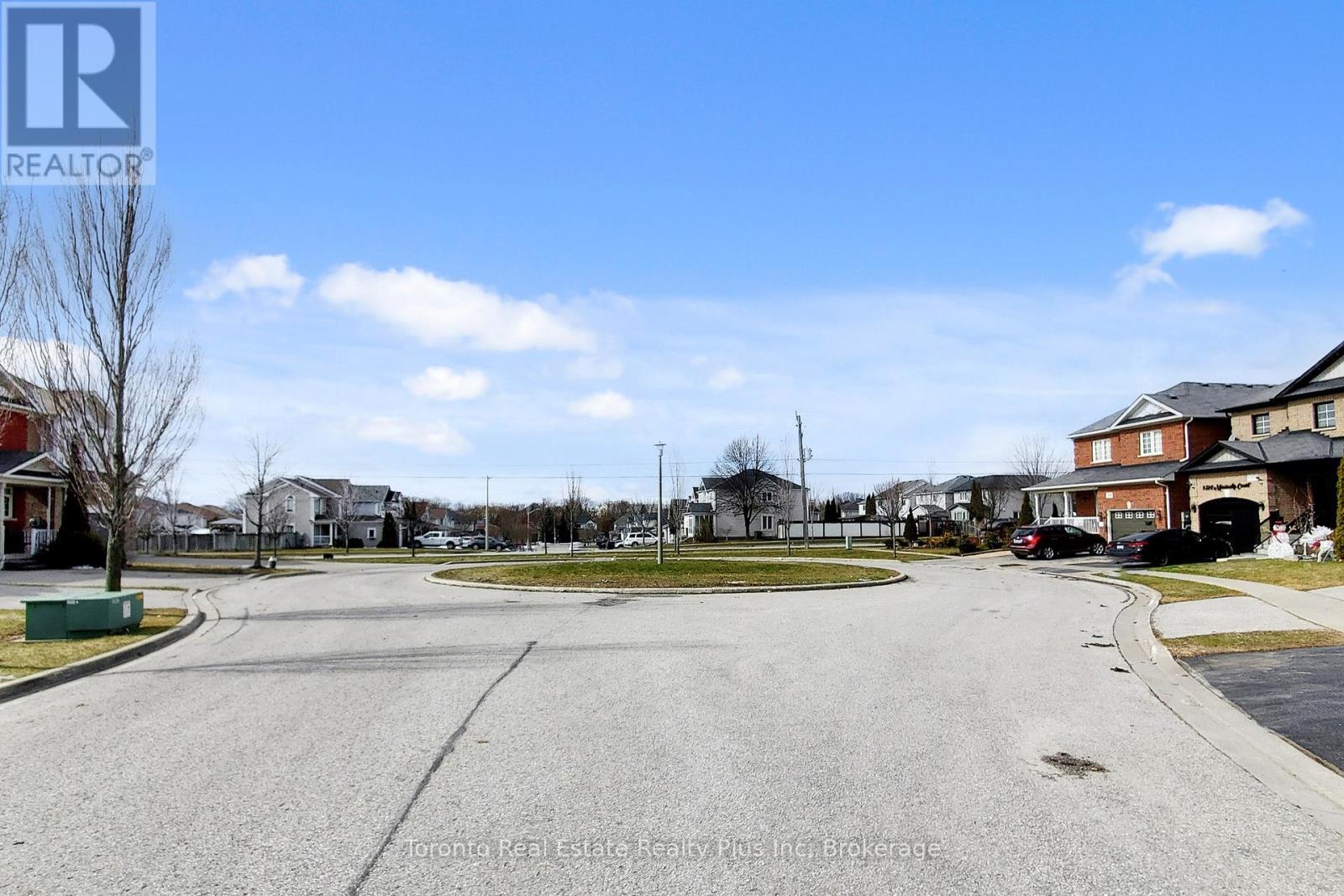 1303 Macinally Court, Oshawa, ON - Outdoor