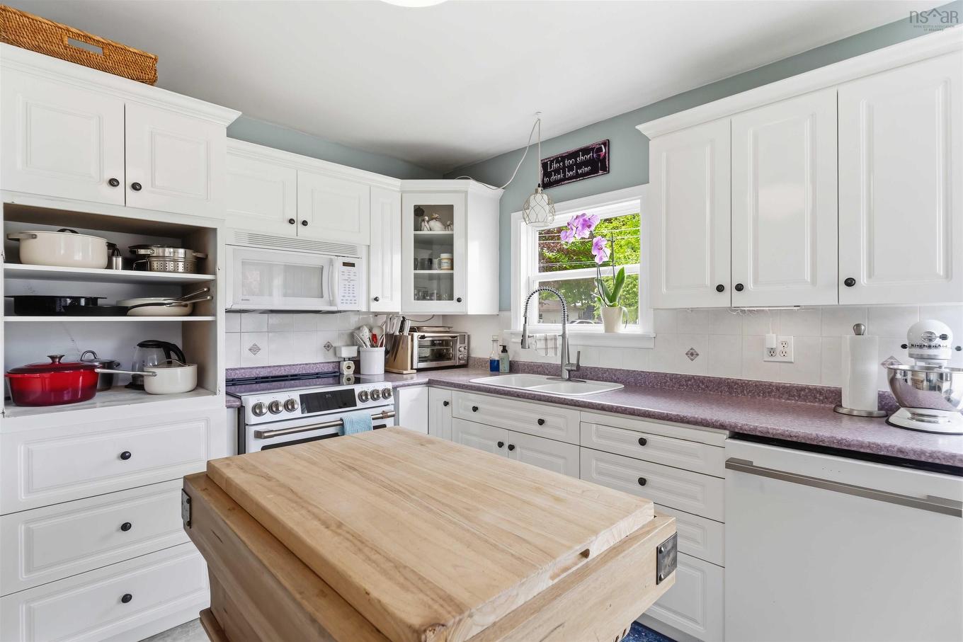 10 Connaught Ave Avenue, Middleton, NS